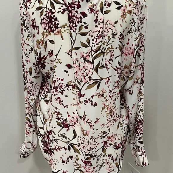 White House Black Market Floral Blouse - Picture 4 of 6